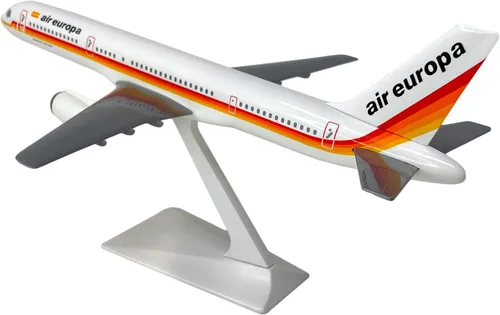 Vista 2 de Air Europa 757-200 modelo miniatura de avión Plástico Snap-Fit 1:200 Parte # ABO-75720H-027