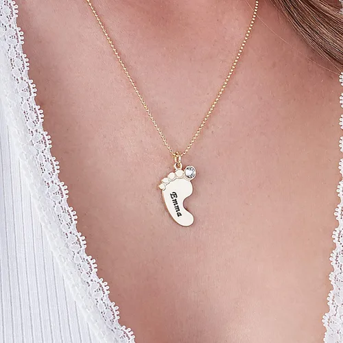 Vista 2 de MYKA - Collar con nombre y dije de pies de bebé grabado personalizado con cristalesdiamante hasta 5 dijes y grabados inscripciones personalizadas