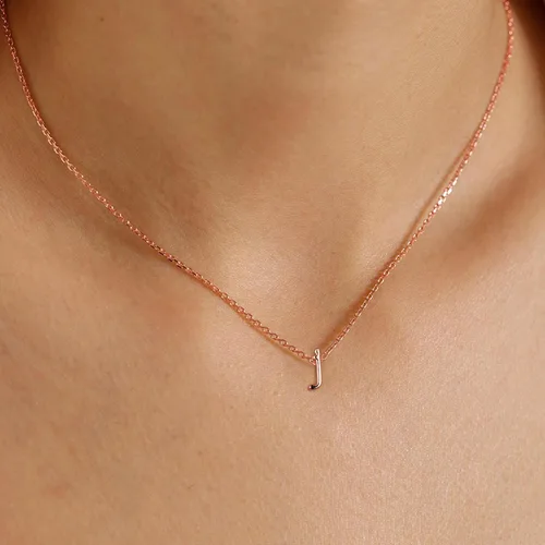 Vista 2 de MONOOC - Collares con inicial minúscula para mujeres y niñas, chapado en oro de 14 quilates, minimalista personalizado con nombre con monograma