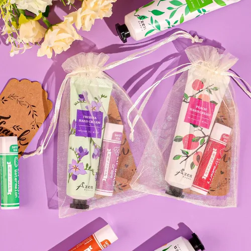 Vista 4 de AZEN 120 Juegos de Regalos a Granel, Crema de Manos y Bálsamo Labial a Granel con Bolsa de Organza, Tarjeta de Agradecimiento, Regalos de Baby