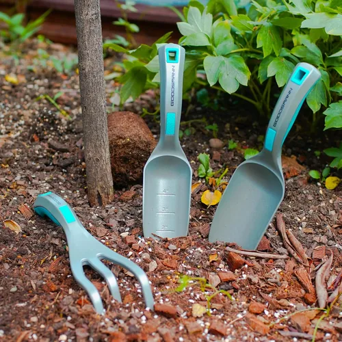 Vista 2 de GOODSMANN Juego de herramientas de jardín, 3 piezas de aluminio fundido a presión, paleta de mano, medidas de marcador, trasplantador y cultivador