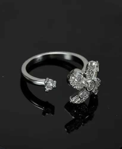 Vista 6 de Akeoqi Anillos giratorios para la ansiedad, para aliviar el estrés, tamaño ajustable, diseño abierto, anillo giratorio con incrustaciones