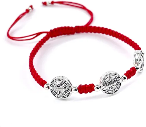 Vista 2 de Pulsera con tres medallas de San Benito de doble cara plateada en cordón trenzado ajustable con nudo de macramé para mujer (negro)