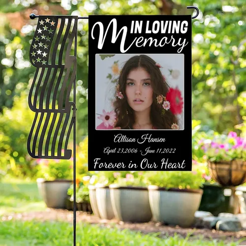 Vista 2 de LATHIFA Banderas conmemorativas personalizadas, banderas de jardín personalizadas en memoria amorosa con nombre, fecha y foto para decoración