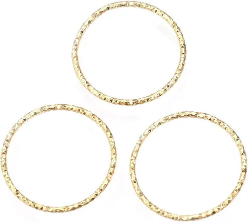 Vista 30 de FASHEWELRY 35 anillos de acero inoxidable con eslabones de corazón, 4 tamaños, diseño de corazón dorado, bisel abierto, conectores para colgar