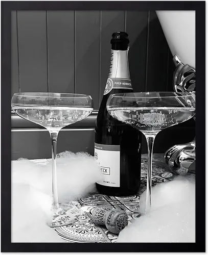 Vista 20 de Monem Art - Póster de mujer en la bañera, estampado de champán vertido, arte con alcohol, arte funky, arte en blanco y negro, arte fotográfico