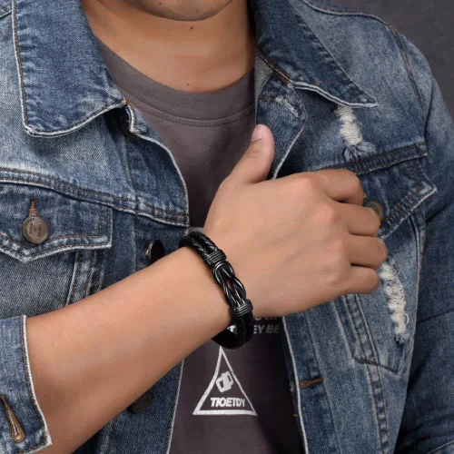 Vista 2 de Pulsera con nudo infinito con texto en inglés "To My Man", de acero inoxidable trenzado y cuero trenzado, inspirador, grabado Love You Forever