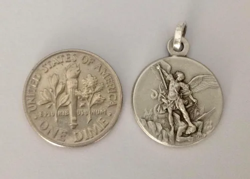 Vista 2 de Medalla de San Miguel Arcángel - Medalla de los Santos Patronos (tamaño pequeño)