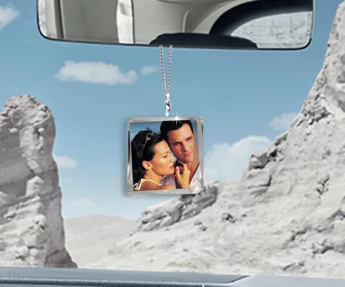 Vista 2 de Adorno colgante de cristal diáfano personalizado para espejo retrovisor de automóvil con foto, adorno personalizado para automóvil, decoración