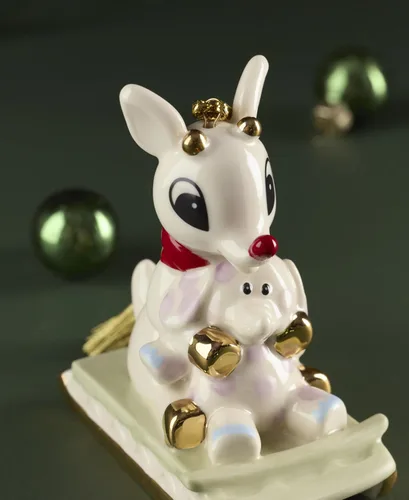 Vista 5 de Adornos de Lenox, adorno navideño de Rudolph y el elefante solitario, porcelana con acentos dorados y cordón para colgar para decoración del árbol