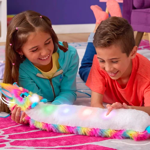 Vista 2 de FURBY Juguete Interactivo DJ, Peluche Electrónico Súper Suave Arcoíris con Música, Luces, Movimiento y Juegos, Habla Inglés y Furbish, 32 Pulgadas