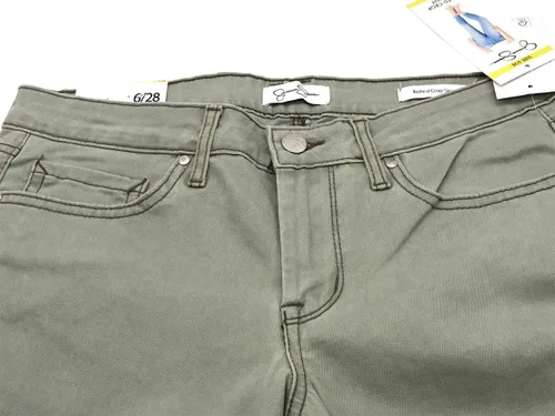 Vista 2 de Jessica Simpson Jeans delgados recortados para mujer, enrollables, Verde