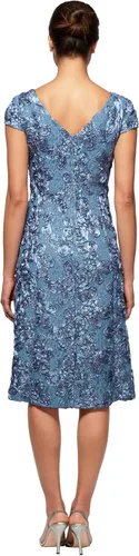 Vista 2 de Cocktail Dress in Rosette Lace with Cap Sleeves
