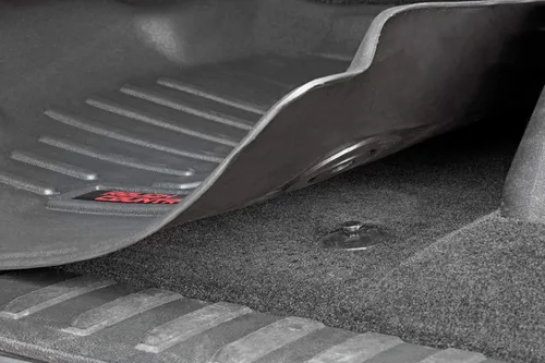 Vista 3 de Rough Country Juego de tapetes para todo clima para Ford F-250/F-350 SuperDuty (2017-2025) CrewCab con asiento tipo banco - Tapete de piso flexible