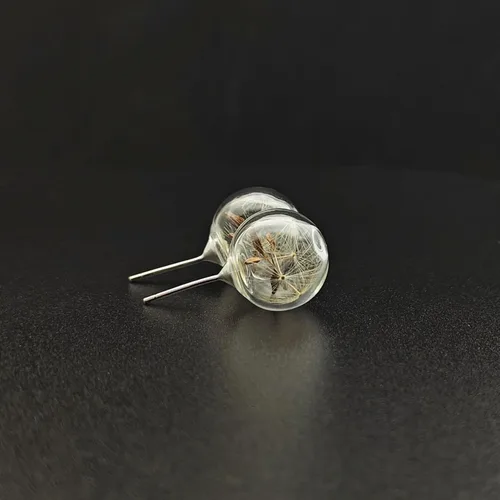 Vista 2 de Pendientes de tuerca de plata de ley 925 hechos a mano con diseño de flor real de diente de león