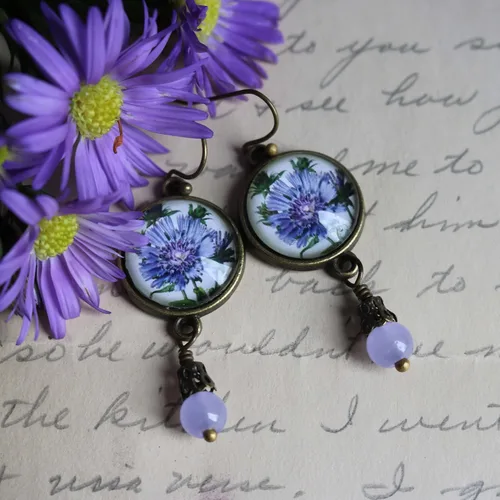 Vista 5 de Purple Aster Glass Cabochon Earrings
