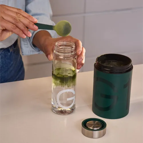 Vista 4 de AG1 Botella agitadora – Botella de 16 oz sin BPA con tapa de acero inoxidable resistente a fugas – Mezcla suavemente el polvo verde AG1 – Fácil