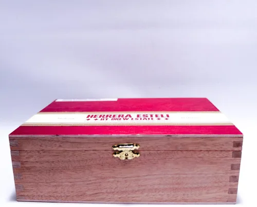 Vista 2 de Herrera Esteli Caja de cigarros Toro Especial Habano de Madera Vacía - 8.75" x 7" x 2.75