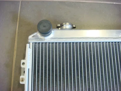 Vista 4 de Radiador de aluminio completo de 1.969 in para 1988-1997 89 90 91 92 93 94 95 96 Toyota Surf Hilux LN106 LN111 (diesel)