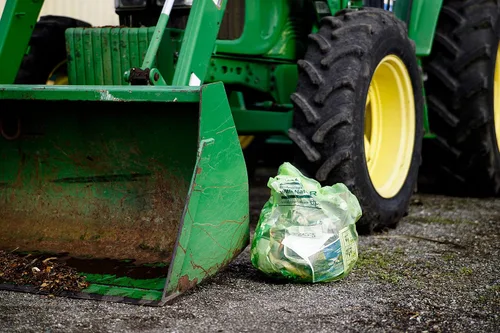 Vista 4 de Reli. Bolsas de basura biodegradables de 13 galones 100 unidades Verde