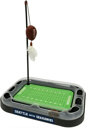 Vista 25 de Pets First NFL BALTIMORE RAVENS Rascador de Campo de Fútbol para Gatos con Juguete de Peluche de FÚTBOL Relleno de Hierba Gatera y Juguete Colgante