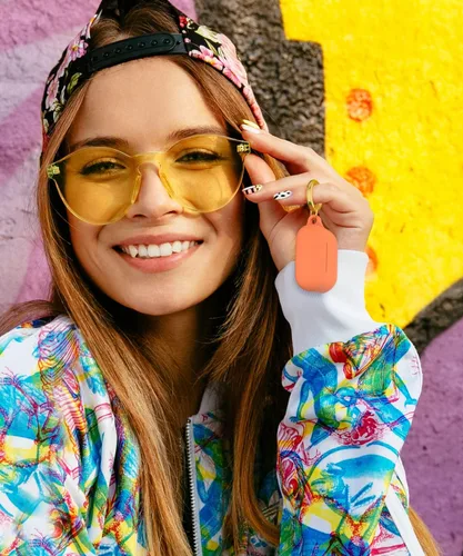 Vista 4 de Funda protectora de silicona con llavero, compatible con AirPods de 3ª generación (2021), LED frontal visible (naranja brillante)