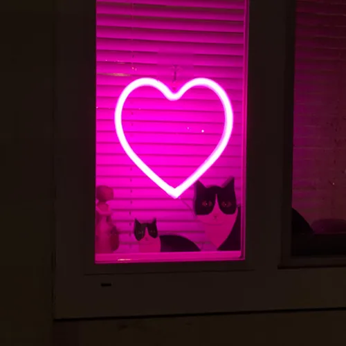 Vista 4 de 2 letreros de neón de corazón de San Valentín, funciona con pilas, luces LED de neón rosa, decoración de pared para dormitorio, cocina, puerta, 2rosa