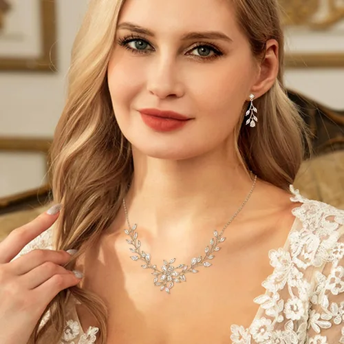 Vista 2 de EVER FAITH Marquesa CZ Simulated Pearl Nupcial Flor Hoja Filigrana Collar Pendientes Pulsera Conjunto