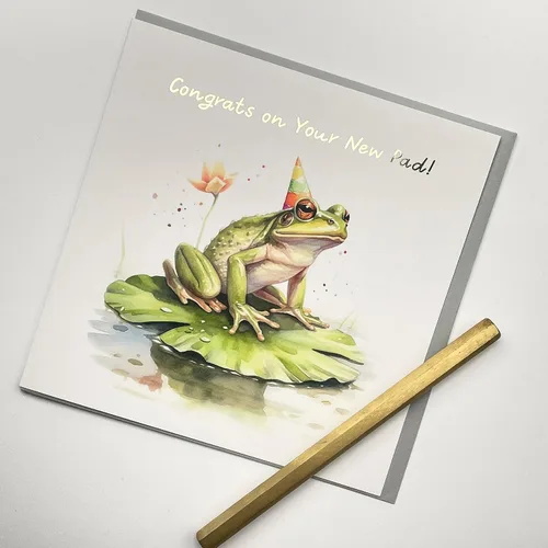 Vista 2 de Old English Co. Fun Frog New Home Card - Tarjeta de felicitación de rana divertida para inauguración de la casa de rana para pareja, tarjeta de casa