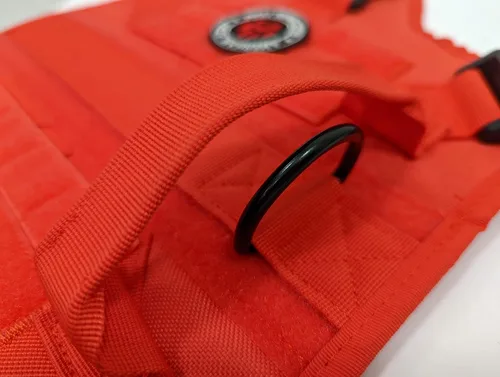 Vista 4 de Arnés táctico para perros grandes, chaleco para perro estilo militar sin tirones con asa y 2 clips de metal para correa, tela resistente con ajuste