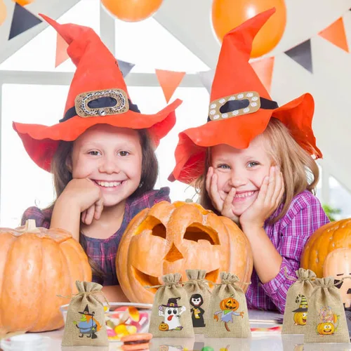 Vista 6 de LOKIPA 36 bolsas de regalo de arpillera de Halloween con cordón pequeñas bolsas de yute para niños y adultos, suministros de fiesta
