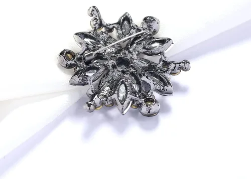 Vista 6 de YOQUCOL Broche con forma de flor de diamantes de imitación de cristal austriaco vintage para mujer