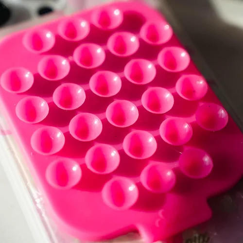 Vista 7 de Sonix Soporte magnético de silicona con ventosa para teléfono para iPhone Compatible con MagSafe Rosa fluorescente brillante Rosa intenso