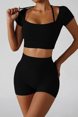 Vista 3 de Meyeeka Conjuntos de entrenamiento para mujer con tirantes halter, brasier deportivo de cintura alta, pantalones cortos de yoga, 2 piezas, sin
