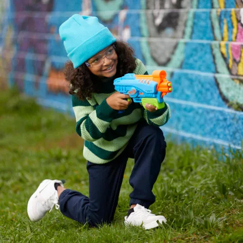 Vista 11 de Nerf Elite Jr Ultimate Starter Set, 2 lanzadores de espuma de juguete fáciles de jugar, 15 dardos Nerf Elite, 2 objetivos, juegos al aire libre