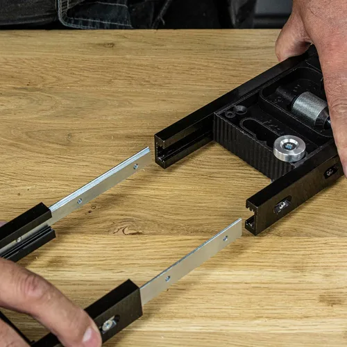 Vista 16 de Kit de Instalación de Puerta Trend, Incluye Plantilla Ajustable AnyDoor Jig (2'6"–9'), Elevador Operado con el Pie, Soporte y Broca de Router