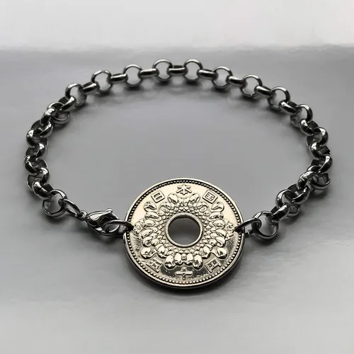Vista 4 de 1963 Japan Nippon 50 Yen coin bracelet Chrysanthemum flower Tokyo Kobe Osaka Yokohama Fukuoka Sendai Nagoya Sapporo Okinawa Hiroshima Chiba Saitama