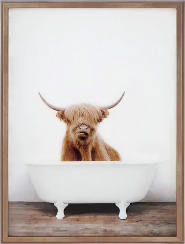 Vista 4 de Kate and Laurel Blake Highland Cow in Tub - Arte de vidrio impreso enmarcado por Amy Peterson, 18 x 24 pulgadas, oro oscuro, hermoso arte de pared