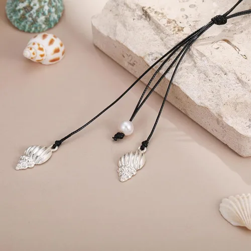 Vista 4 de Winssigma Collar bohemio de concha de caracola, hecho a mano, cordón negro, dije de concha de mar, gargantilla de playa, joyería de océano, regalo