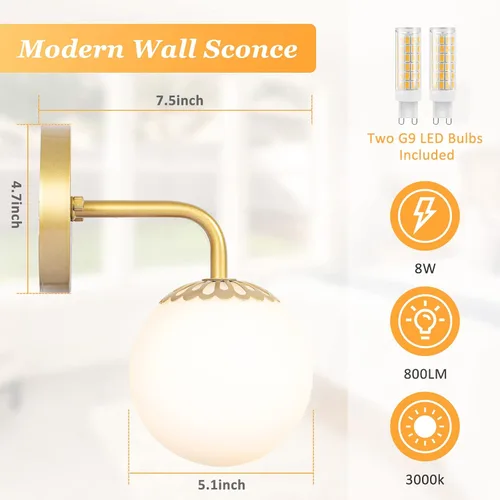 Vista 3 de Moderno juego de dos apliques de pared dorados, lámpara de pared de mediados de siglo, aplique de latón con vidrio de globo blanco, accesorios