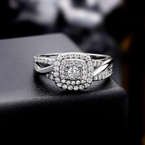 Vista 4 de MDFUN Juego de anillos de compromiso cuadrados con halo de boda, anillo de compromiso chapado en oro blanco de 18 quilates, anillo de eternidad