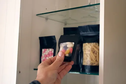 Vista 7 de HANSER Bolsas de papel de aluminio de Mylar resellables a prueba de olores e inodoras con ventana transparente Base autoportante Herméticas