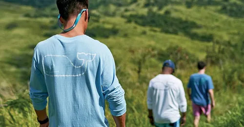 Vista 6 de vineyard vines Mens Long Sleeve Modern Whale Pocket T-Shirt