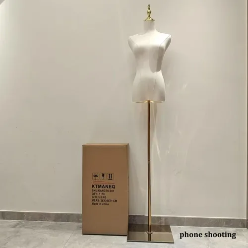 Vista 3 de Maniquí femenino ajustable con forma de torso para exhibición de ropa con soporte de metal dorado