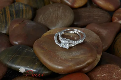 Vista 2 de Juego de anillos de compromiso de zafiro blanco de 14 quilates de corte princesa de 201 quilates con zafiro blanco y diamante de imitación diseño