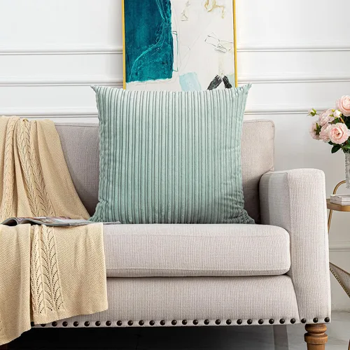 Vista 151 de UGASA - Fundas de almohada decorativas de terciopelo suave y sólidas de Navidad para sala de estar/sofá, 16 x 16 pulgadas, 2 unidades, color burdeos