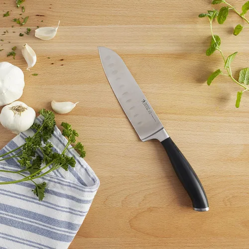 Vista 2 de Henckels Elan - Cuchillo Santoku con borde hueco de 5 pulgadas