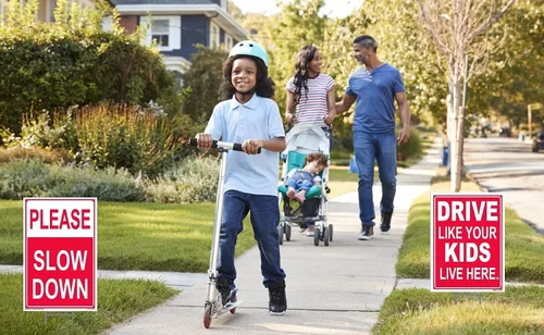 Vista 4 de Letrero con texto en inglés «Please Slow Down Lawn and Drive Like Your Kids Live Here Lawn Sign» (paquete combinado), rojo/blanco, doble cara +