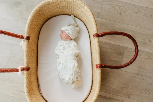 Vista 48 de Copper Pearl Gorro de bebé con nudo superior elástico suave Millie