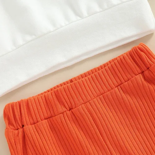 Vista 4 de Hnyenmcko Conjunto de ropa de Halloween para bebé niña, camiseta de manga larga con letras y pantalones de campana de calabaza con diadema, 3